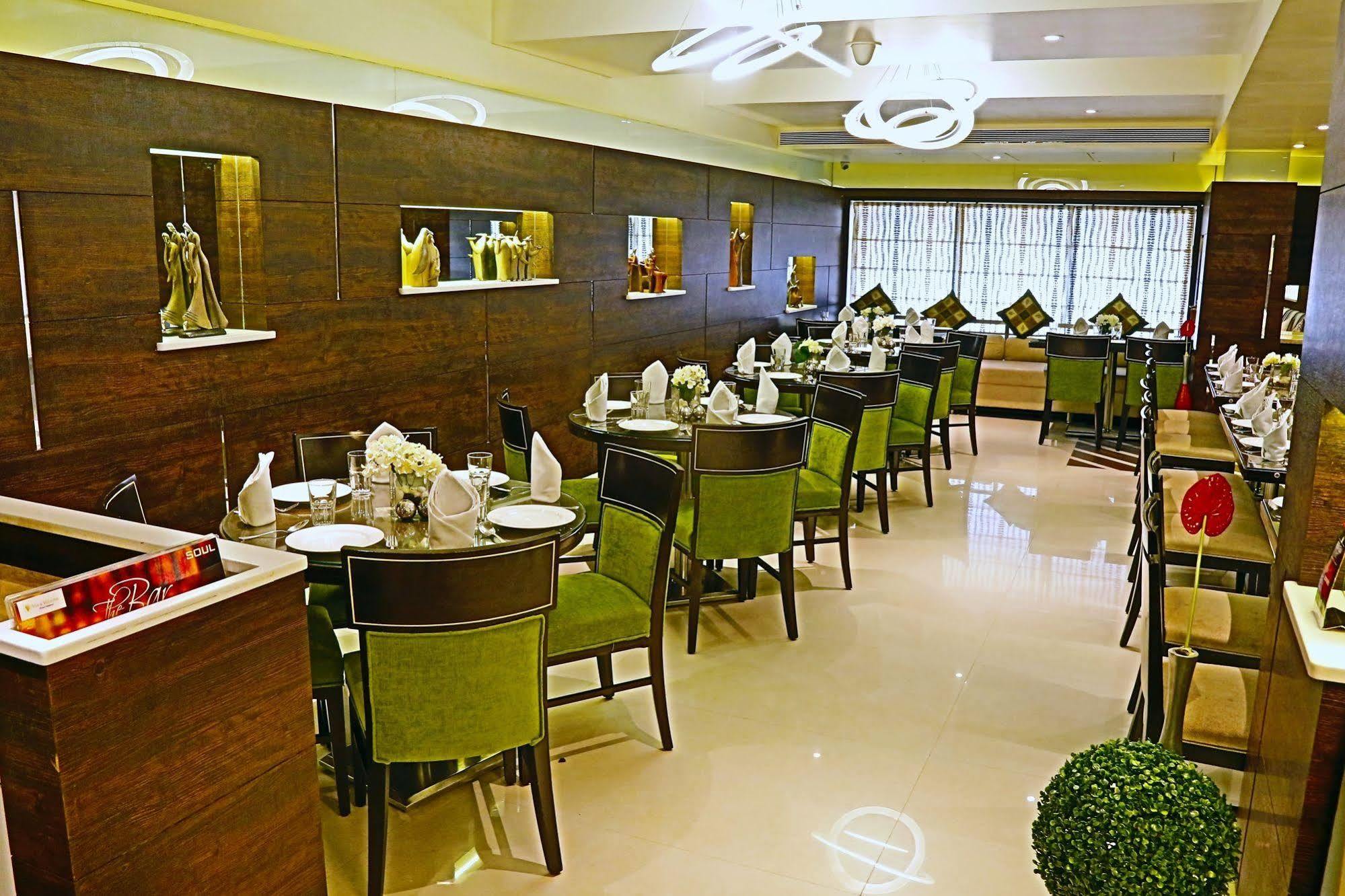 The Oriental Residency Otel Mumbai Dış mekan fotoğraf